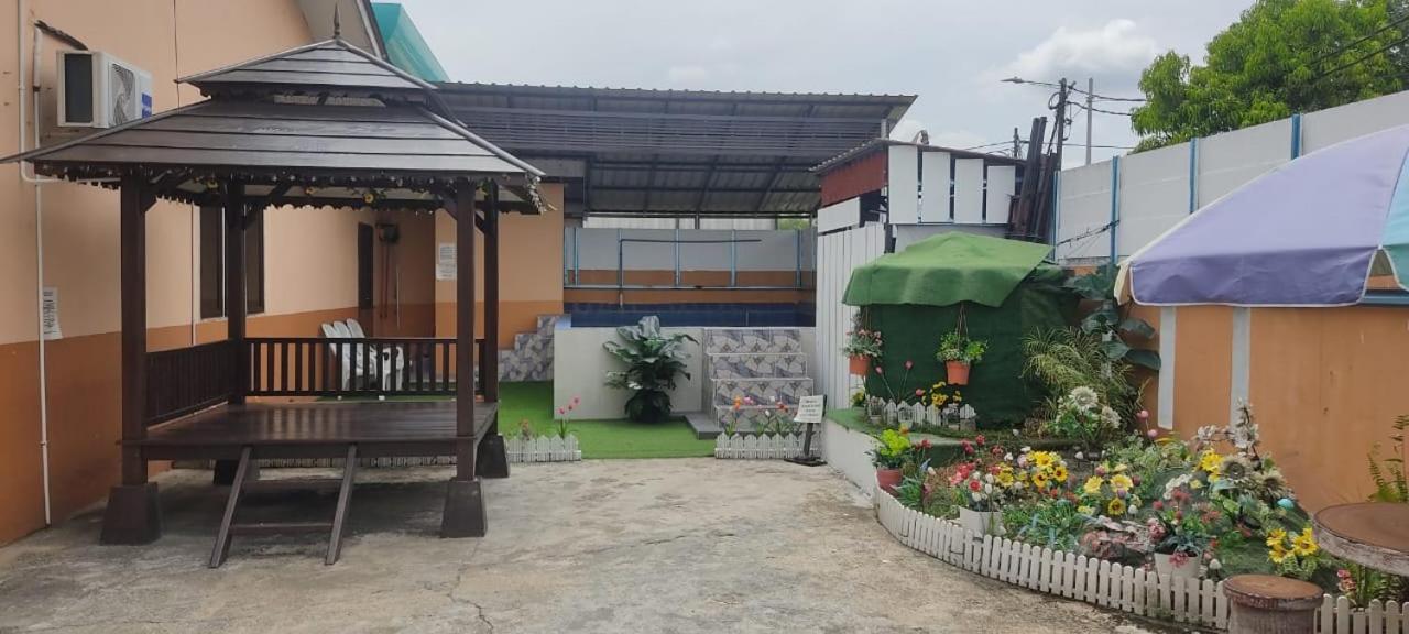 Ns Homestay Private Pool Tanah Merah  Bagian luar foto